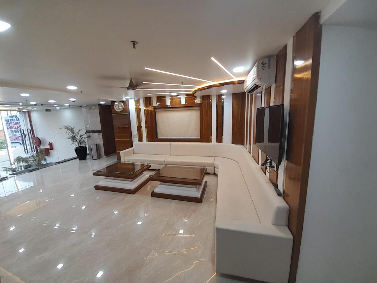 אגרה Rich Grand Hotel מראה חיצוני תמונה